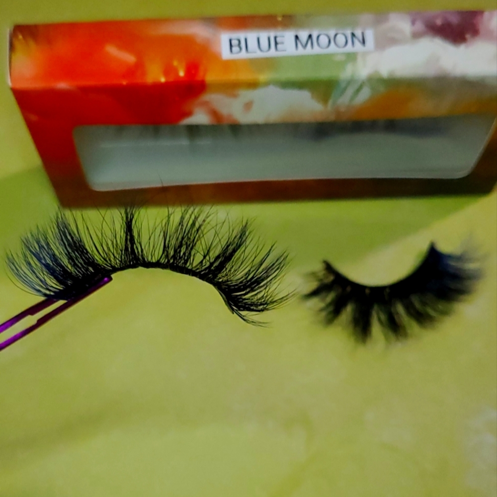 Lashes - Picture 2 of 2